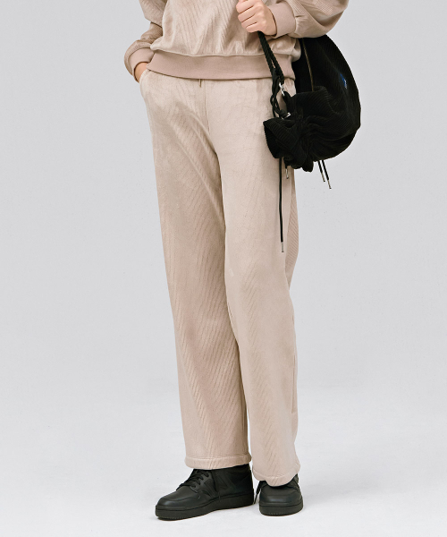 CHASECULT(チェイスカルト)の「女性起毛ワイドウォームアップパンツ-ベージュ(スウェットパンツ・レディース・Beige・70/67/76)」の4枚目の写真