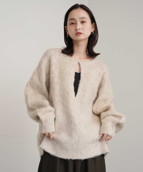 Bulue.(ブルー)の「【Bulue.】ミックスシャギー前後2WAY キーネックニット(ニット/セーター・レディース・ブルー/アイボリー/オレンジ・FREE)」の4枚目の写真