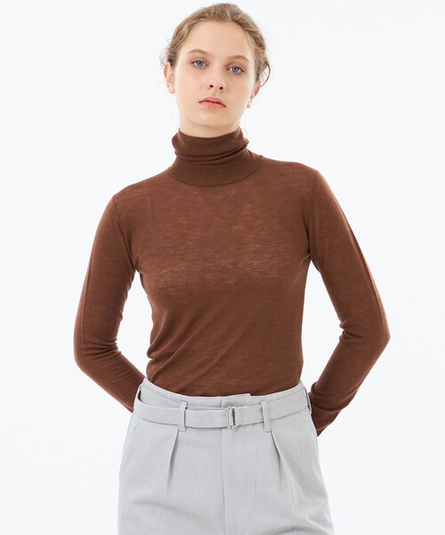 MACKINTOSH PHILOSOPHY(マッキントッシュ フィロソフィー)の「【WEB&一部店舗限定】ファインウールハイゲージタートルニット(ニット/セーター・レディース・レッド系その他/ブラウン・38)」の1枚目の写真