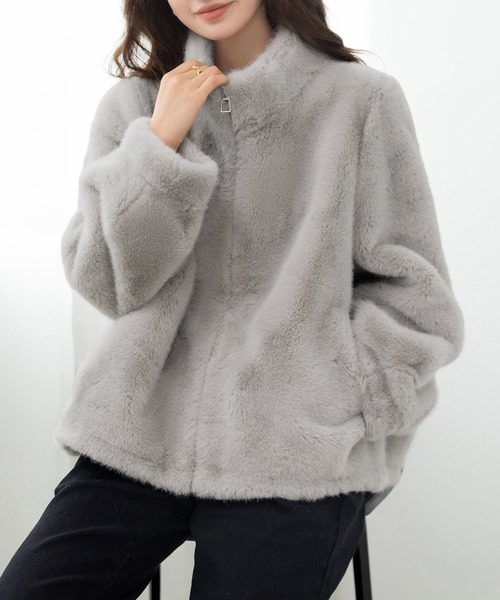 DAY CLOSET（デイ クローゼット）の「華奢魅せできるこだわりバルーンシルエット。厚手スタンドカラーフェイクファーブルゾン レディース（ブルゾン・レディース・ブラウン/グレー/ベージュ・FREE）」の2枚目の写真