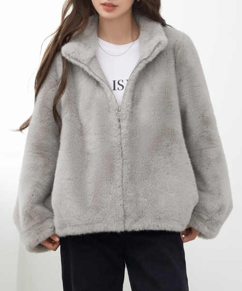 DAY CLOSET（デイ クローゼット）の「華奢魅せできるこだわりバルーンシルエット。厚手スタンドカラーフェイクファーブルゾン レディース（ブルゾン・レディース・ブラウン/グレー/ベージュ・FREE）」の5枚目の写真