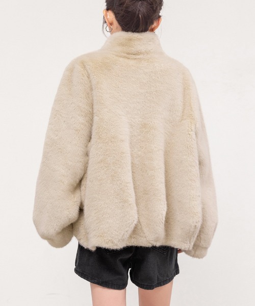 DAY CLOSET（デイ クローゼット）の「華奢魅せできるこだわりバルーンシルエット。厚手スタンドカラーフェイクファーブルゾン レディース（ブルゾン・レディース・ブラウン/グレー/ベージュ・FREE）」の16枚目の写真