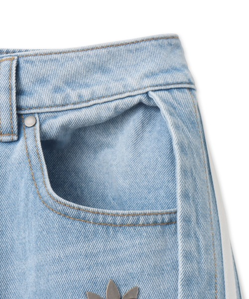 atmos（アトモス）の「adidas ADILENIUM 5.0 BANANA DENIM ライトブルー / アディダス バナナ デニム（その他パンツ・レディース・ブルー・26inch/25inch/24inch）」の4枚目の写真