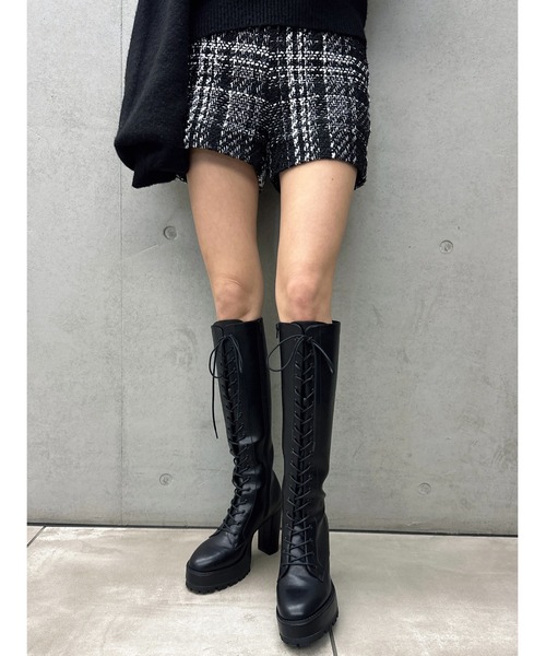 EGOIST（エゴイスト）の「フェイクレザーレースアップロングブーツ（ブーツ・レディース・ブラック・S/M/L）」の2枚目の写真