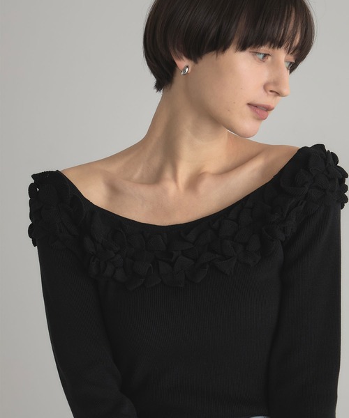 ARVELLIA(アルベリア)の「OFF SHOULDER FRILL KNIT(ニット/セーター・レディース・ブラック/ホワイト・M)」の7枚目の写真
