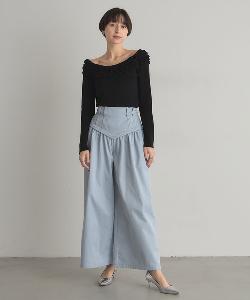 ARVELLIA(アルベリア)の「OFF SHOULDER FRILL KNIT(ニット/セーター・レディース・ブラック/ホワイト・M)」の8枚目の写真
