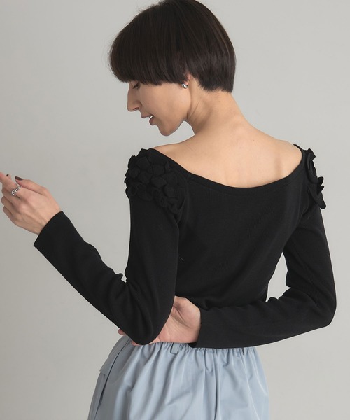 ARVELLIA(アルベリア)の「OFF SHOULDER FRILL KNIT(ニット/セーター・レディース・ブラック/ホワイト・M)」の11枚目の写真