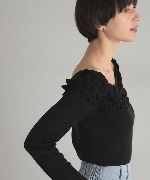 ARVELLIA(アルベリア)の「OFF SHOULDER FRILL KNIT(ニット/セーター・レディース・ブラック/ホワイト・M)」の12枚目の写真