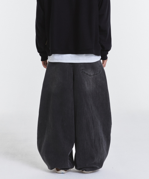 KICHUL(キチョル)の「Denim sweat balloon pants (washed black)(デニムパンツ・メンズ・その他・LARGE/SMALL/MEDIUM/X-SMALL)」の3枚目の写真