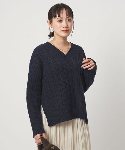 green label relaxing(グリーンレーベルリラクシング)の「ゴールバーン Vネック ニット プルオーバー(ニット/セーター・レディース・オフホワイト/レッド/ケリーグリーン/ネイビー・FREE)」の4枚目の写真