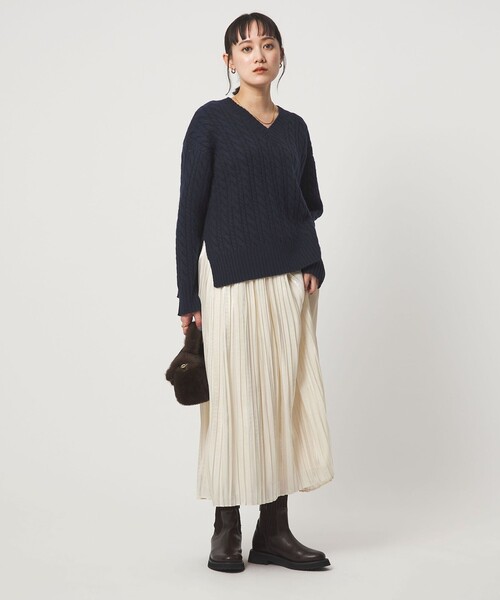 green label relaxing(グリーンレーベルリラクシング)の「ゴールバーン Vネック ニット プルオーバー(ニット/セーター・レディース・オフホワイト/レッド/ケリーグリーン/ネイビー・FREE)」の7枚目の写真