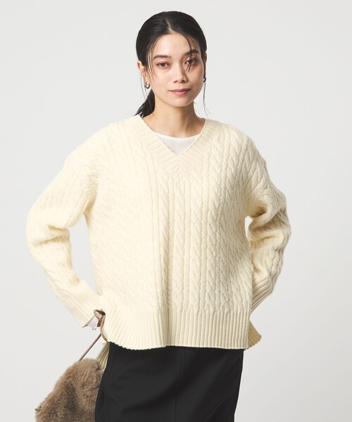 green label relaxing(グリーンレーベルリラクシング)の「ゴールバーン Vネック ニット プルオーバー(ニット/セーター・レディース・オフホワイト/レッド/ケリーグリーン/ネイビー・FREE)」の6枚目の写真