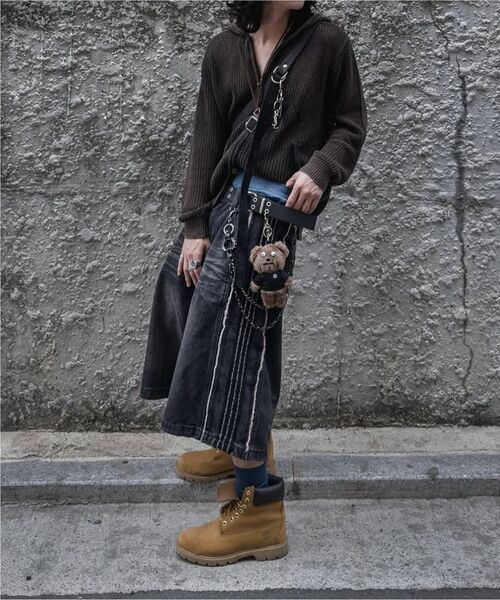 NOT4NERD(ノットフォーナード)の「Thorns Side Line Cut Off Bermuda Denim Shorts - Black(その他パンツ・レディース・その他・MEDIUM/LARGE/X-LARGE)」の6枚目の写真