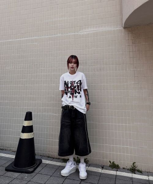 NOT4NERD(ノットフォーナード)の「Thorns Side Line Cut Off Bermuda Denim Shorts - Black(その他パンツ・レディース・その他・MEDIUM/LARGE/X-LARGE)」の7枚目の写真