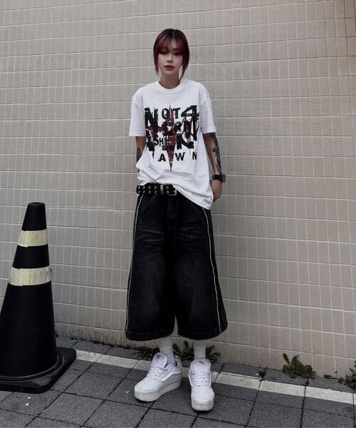 NOT4NERD(ノットフォーナード)の「Thorns Side Line Cut Off Bermuda Denim Shorts - Black(その他パンツ・レディース・その他・MEDIUM/LARGE/X-LARGE)」の8枚目の写真
