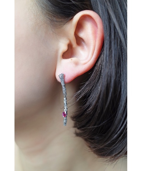 LOVE POMME POMME（ラブポムポム）の「Asymmetry Bijou Pierce（ピアス（両耳用）・レディース・シルバー・ONESIZE）」の5枚目の写真
