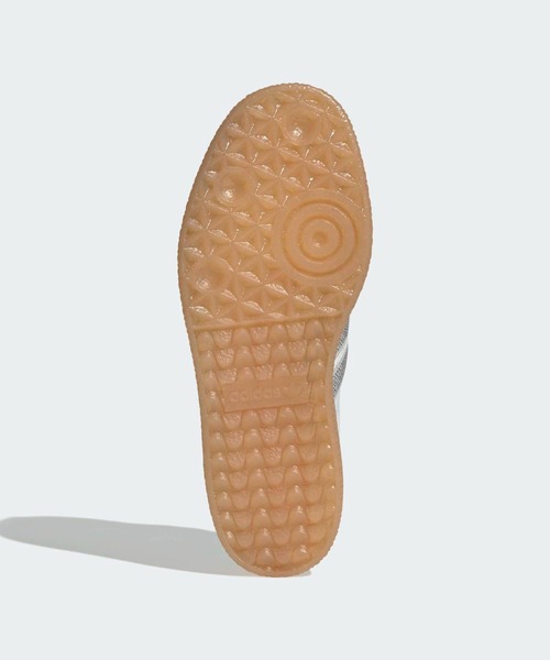 adidas（アディダス）の「サンバ W シューズ / アディダスオリジナルス adidas Originals スニーカー（スニーカー・レディース・ホワイト/ブラック・23.0cm/23.5cm/24.0cm/22.0cm/22.5cm/24.5cm/25.0cm/25.5cm/26.0cm/26.5cm/27.0cm/27.5cm/28.0cm）」の4枚目の写真