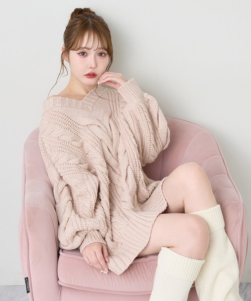 one after another NICE CLAUP（ワンアフターアナザーナイスクラップ）の「ケーブルニットミニワンピース（ワンピース・レディース・チャコールグレー/オフホワイト/ピンクベージュ/サックスブルー・FREE）」の21枚目の写真