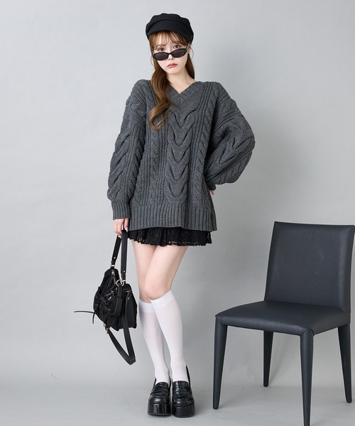 one after another NICE CLAUP（ワンアフターアナザーナイスクラップ）の「ケーブルニットミニワンピース（ワンピース・レディース・チャコールグレー/オフホワイト/ピンクベージュ/サックスブルー・FREE）」の5枚目の写真