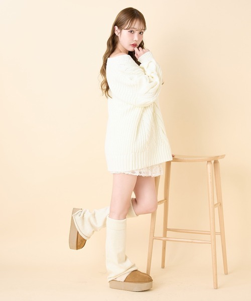 one after another NICE CLAUP（ワンアフターアナザーナイスクラップ）の「ケーブルニットミニワンピース（ワンピース・レディース・チャコールグレー/オフホワイト/ピンクベージュ/サックスブルー・FREE）」の9枚目の写真