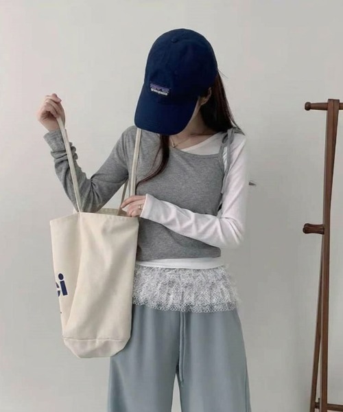 SHEPP（シープ）の「【2点セット】ドッキングレイヤード風 ワンショルカットソーセット（Tシャツ/カットソー・レディース・ブラック/グレー・L/M）」の3枚目の写真