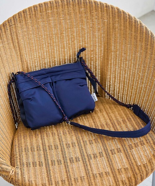 coen（コーエン）の「Wポケット ボトルショルダーバッグ（ショルダーバッグ・レディース・ブラック/オリーブ/ネイビー・FREE）」の3枚目の写真