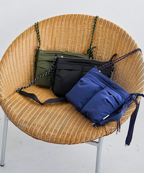 coen（コーエン）の「Wポケット ボトルショルダーバッグ（ショルダーバッグ・レディース・ブラック/オリーブ/ネイビー・FREE）」の4枚目の写真