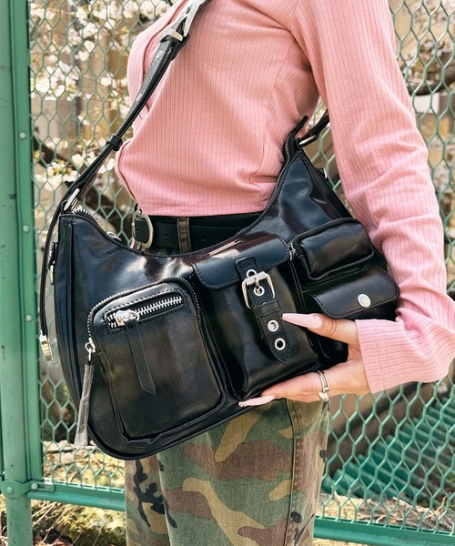 Subciety(サブサエティ)の「Faux leather half moon shoulder bag(ショルダーバッグ・メンズ・ブラック系その他2/レオパード/ブラック・FREE)」の2枚目の写真