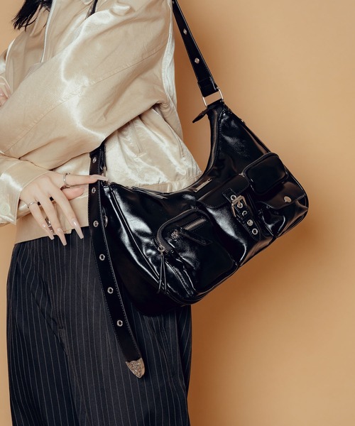 Subciety(サブサエティ)の「Faux leather half moon shoulder bag(ショルダーバッグ・メンズ・ブラック系その他2/レオパード/ブラック・FREE)」の12枚目の写真