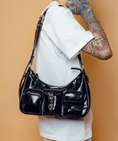 Subciety(サブサエティ)の「Faux leather half moon shoulder bag(ショルダーバッグ・メンズ・ブラック系その他2/レオパード/ブラック・FREE)」の6枚目の写真