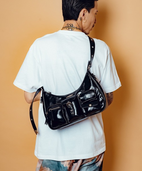 Subciety(サブサエティ)の「Faux leather half moon shoulder bag(ショルダーバッグ・メンズ・ブラック系その他2/レオパード/ブラック・FREE)」の8枚目の写真