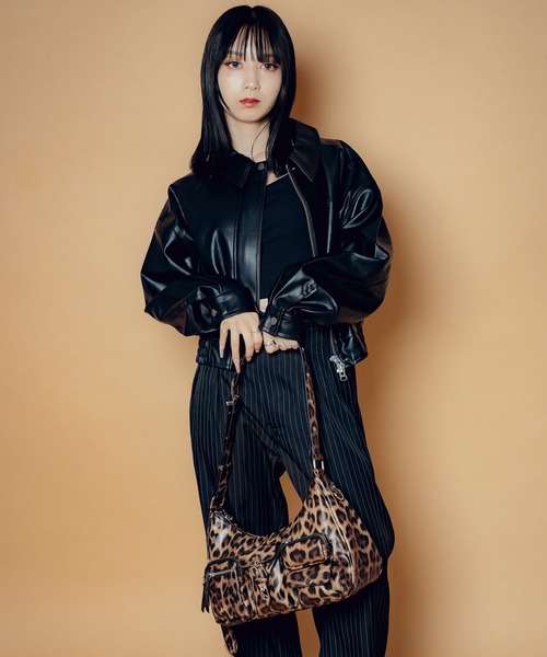 Subciety(サブサエティ)の「Faux leather half moon shoulder bag(ショルダーバッグ・メンズ・ブラック系その他2/レオパード/ブラック・FREE)」の22枚目の写真
