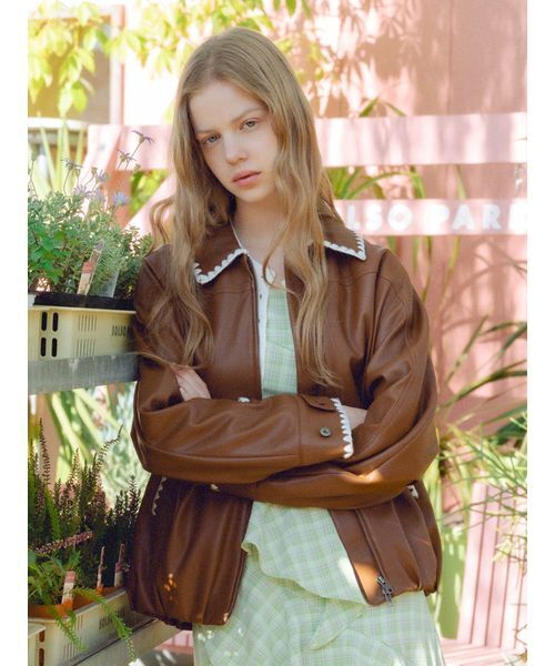 FURFUR（ファーファー）の「トリミング刺繍レザーライクブルゾン（ブルゾン・レディース・ブラック/ブラウン/ピンク・F）」の21枚目の写真