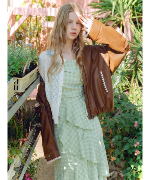 FURFUR（ファーファー）の「トリミング刺繍レザーライクブルゾン（ブルゾン・レディース・ブラック/ブラウン/ピンク・F）」の6枚目の写真