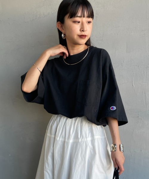 Champion（チャンピオン）の「[Champion/チャンピオン] 別注 スリーアイコン ロゴ刺繍 ポケットTシャツ（Tシャツ/カットソー・レディース・グリーン/ホワイト/ブラウン/ライトグレー/ライトブルー/ブラック/オートミール/ベージュ・XL/L/M/S）」の13枚目の写真