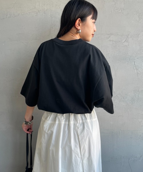 Champion（チャンピオン）の「[Champion/チャンピオン] 別注 スリーアイコン ロゴ刺繍 ポケットTシャツ（Tシャツ/カットソー・レディース・グリーン/ホワイト/ブラウン/ライトグレー/ライトブルー/ブラック/オートミール/ベージュ・XL/L/M/S）」の14枚目の写真