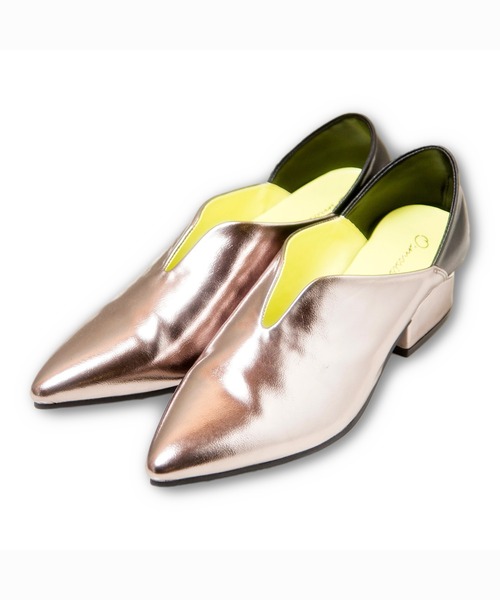 OSMOSIS（オズモーシス）の「ポインテッドトゥスリットパンプス（パンプス・レディース・シルバー系その他/ブロンズ/ホワイト・24.5cm/24cm/23.5cm）」の4枚目の写真