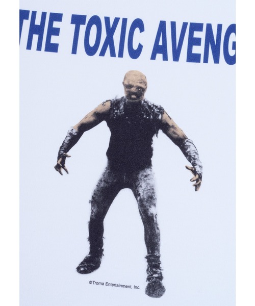 MEDICOM TOY(メディコムトイ)の「MLE × The Toxic Avenger "THREAT" TEE(Tシャツ/カットソー・メンズ・ブルー/レッド・SMALL/MEDIUM/LARGE/X-LARGE)」の3枚目の写真
