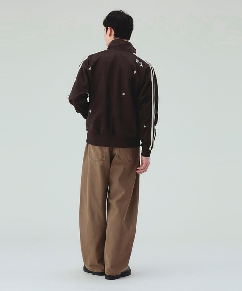 BEAMS HEART(ビームスハート)の「スタッズ エンブレム トラックジャケット【ストレッチ】(ジャージ・メンズ・ブラウン/ネイビー・SMALL/MEDIUM/LARGE)」の4枚目の写真