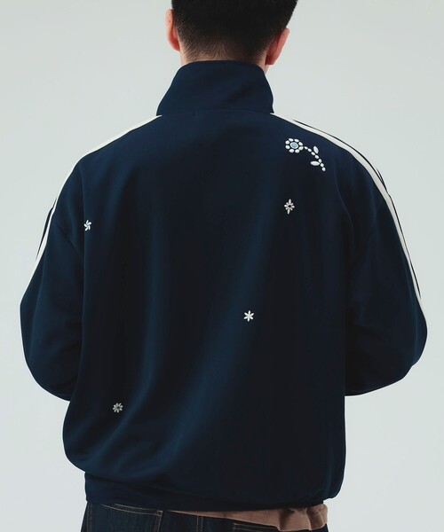 BEAMS HEART(ビームスハート)の「スタッズ エンブレム トラックジャケット【ストレッチ】(ジャージ・メンズ・ブラウン/ネイビー・SMALL/MEDIUM/LARGE)」の16枚目の写真