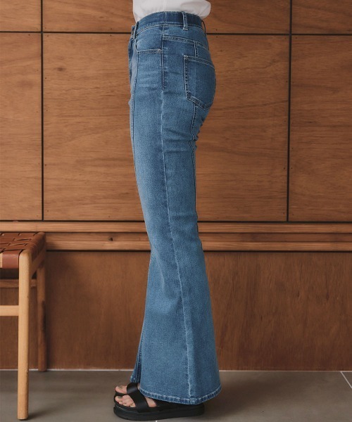 slattgir(スラットジール)の「高身長 フレアデニムパンツ(トールサイズ)Essenave(デニムパンツ・レディース・ネイビー/ブルー・TM/TL/TLL/T3L)」の16枚目の写真