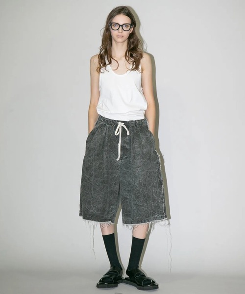 my beautiful landlet(マイビューティフルランドレット)の「【my beautiful landlet】 PIGMENT PRINT WASHED DENIM WIDE HALF PANTS - black(デニムパンツ・メンズ・ブラック・0/1)」の1枚目の写真