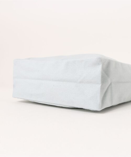 A.P.C.（アーペーセー）の「TOTE LOU RUE MADAME SMALL 2.0（トートバッグ・レディース・ブルー・ONESIZE）」の3枚目の写真