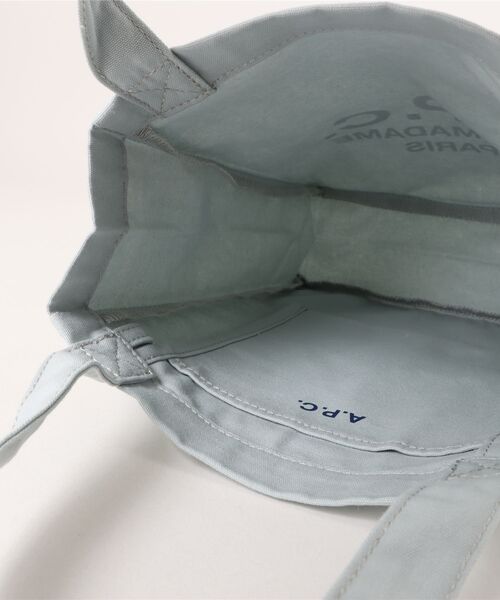 A.P.C.（アーペーセー）の「TOTE LOU RUE MADAME SMALL 2.0（トートバッグ・レディース・ブルー・ONESIZE）」の4枚目の写真