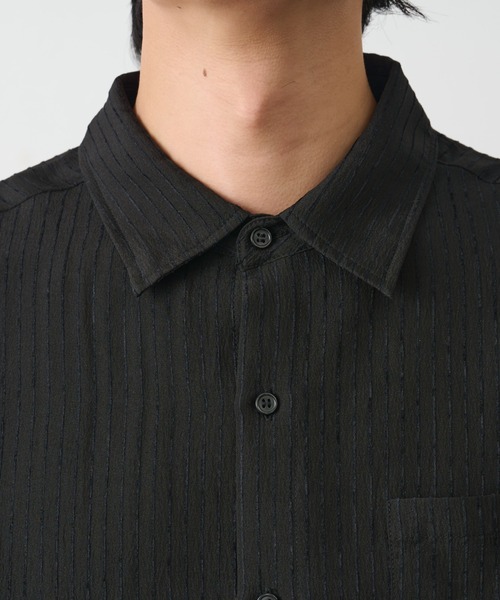 COLONY 2139（コロニートゥーワンスリーナイン）の「シャドーストライプ長袖シャツ（シャツ/ブラウス・メンズ・ホワイト/ブラック・MEDIUM/LARGE）」の6枚目の写真