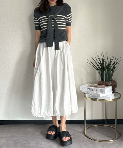 LOWO(ロワ)の「フェイクレザーギャザーボリュームストラップ厚底サンダル(サンダル・レディース・アイボリー/ブラック・39/38/37/36/40)」の5枚目の写真