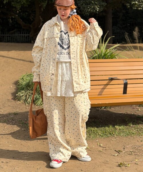 w closet（ダブルクローゼット）の「Am花柄パンツ（その他パンツ・レディース・ピンク/イエロー・MEDIUM/SMALL）」の4枚目の写真