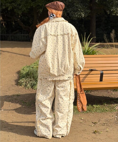 w closet（ダブルクローゼット）の「Am花柄パンツ（その他パンツ・レディース・ピンク/イエロー・MEDIUM/SMALL）」の6枚目の写真