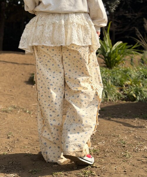 w closet（ダブルクローゼット）の「Am花柄パンツ（その他パンツ・レディース・ピンク/イエロー・MEDIUM/SMALL）」の10枚目の写真