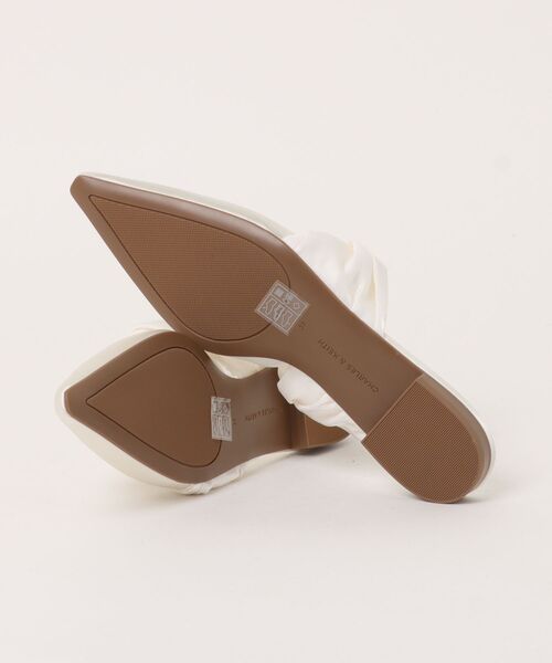 CHARLES & KEITH(チャールズ & キース)の「ツイステッドストラップ ポインテッドミュール(パンプス・レディース・ホワイト/ブラック系その他2・23cm/22.5cm/25cm/24.5cm/23.5cm)」の9枚目の写真